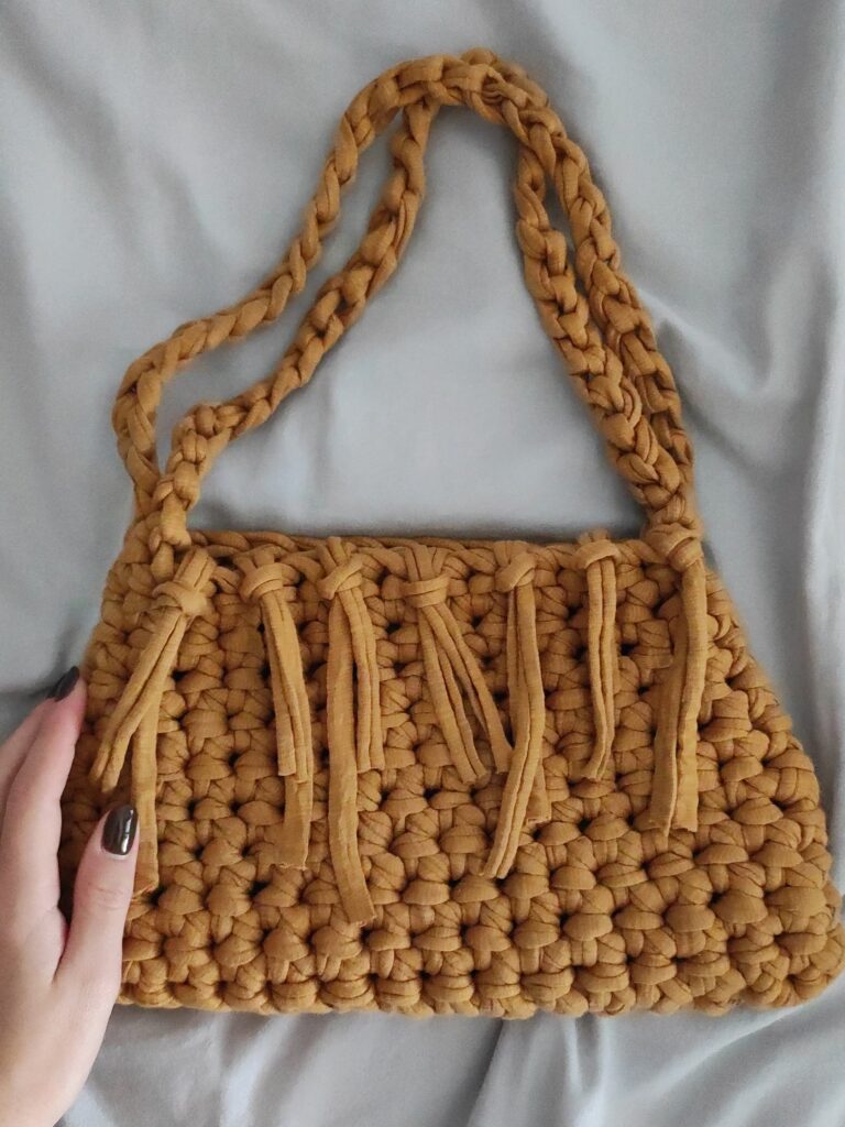 Bolso ocre. Aurora